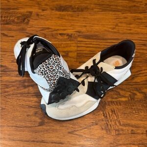 New Balance 327 Big Girl Sneakers in Black, White, Leopard